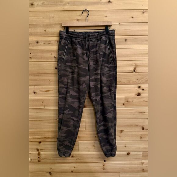 Athleta Size 10 Farallon Camouflage Jogger Pants - Picture 1 of 13